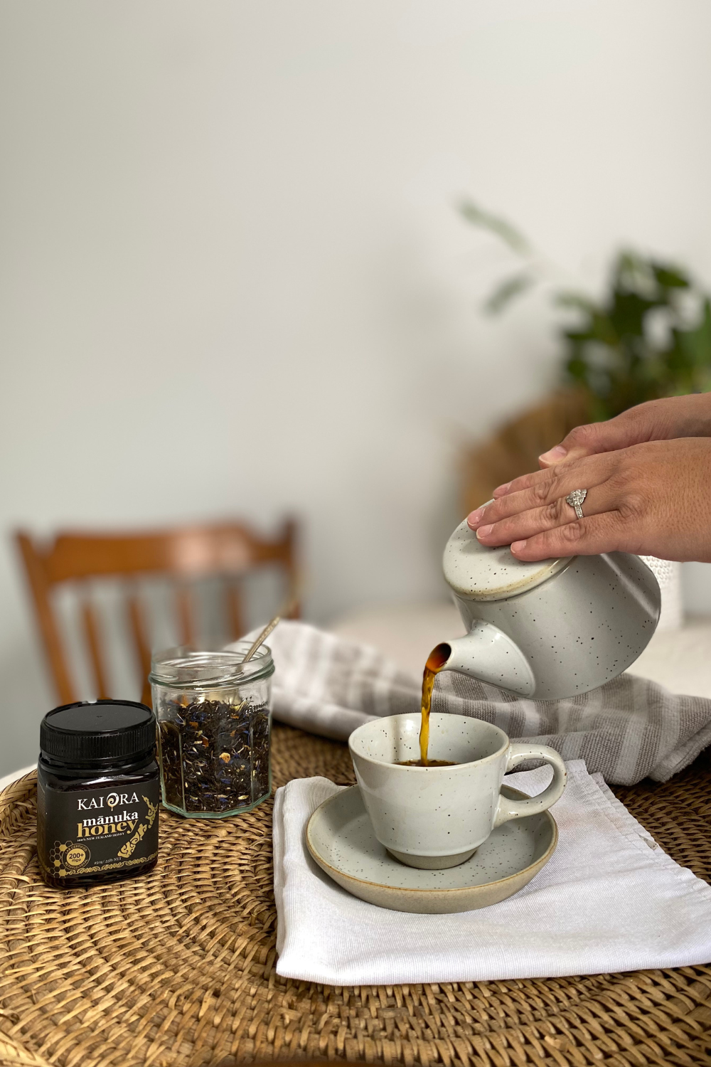 Can you add manuka honey to hot drinks?